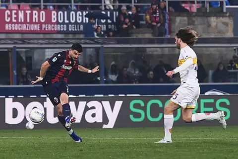 بولونيا يهزم ليتشي بثنائية في الدوري الإيطالي